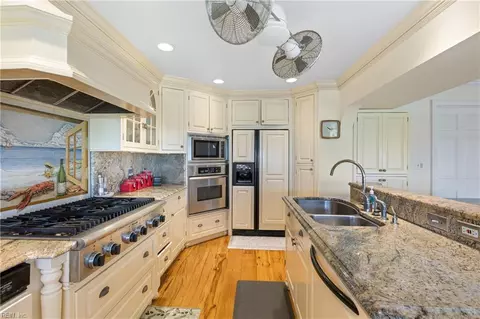 Kitchen - 1812 E Ocean View Ave, Norfolk, VA 23503 photo 3 of 4
