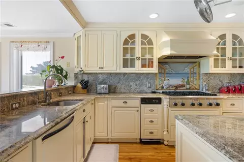 Kitchen - 1812 E Ocean View Ave, Norfolk, VA 23503 photo 2 of 4