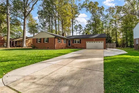 233 Robert St, Chesapeake, VA 23322