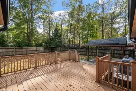 Exterior - 233 Robert St, Chesapeake, VA 23322 photo 6 of 12