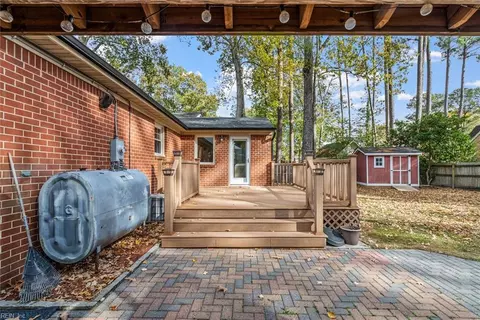Exterior - 233 Robert St, Chesapeake, VA 23322 photo 8 of 12