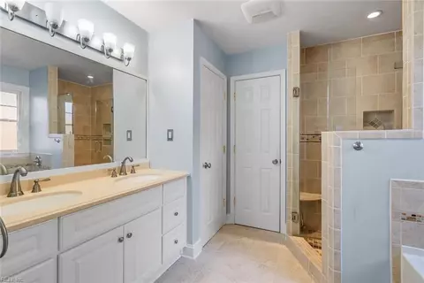 Bath - 233 Robert St, Chesapeake, VA 23322 photo 1 of 6