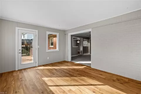 Living - 233 Robert St, Chesapeake, VA 23322 photo 5 of 5
