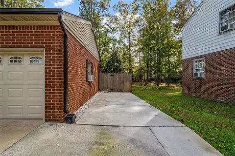 Exterior - 233 Robert St, Chesapeake, VA 23322 photo 2 of 12
