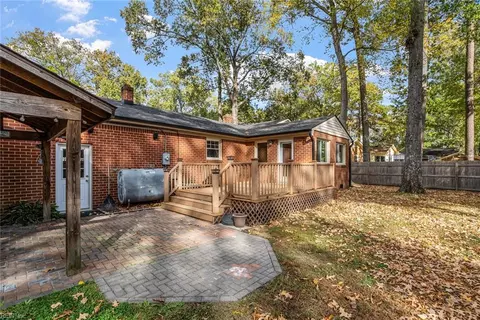 Exterior - 233 Robert St, Chesapeake, VA 23322 photo 9 of 12