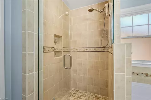 Bath - 233 Robert St, Chesapeake, VA 23322 photo 4 of 6