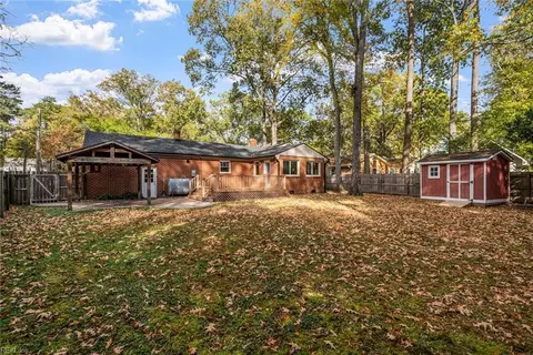 Exterior - 233 Robert St, Chesapeake, VA 23322 photo 7 of 12