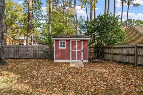 Exterior - 233 Robert St, Chesapeake, VA 23322 photo 10 of 12