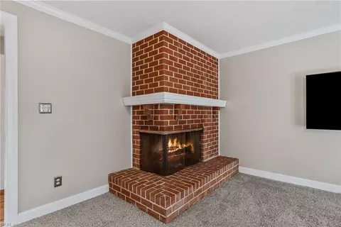 Living - 233 Robert St, Chesapeake, VA 23322 photo 4 of 5
