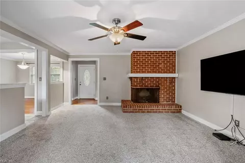 Living - 233 Robert St, Chesapeake, VA 23322 photo 3 of 5