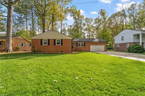 Exterior - 233 Robert St, Chesapeake, VA 23322 photo 4 of 12