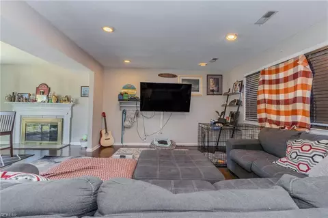 109 Alamo Ct, Hampton, VA 23669 photo 5