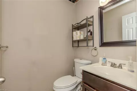 109 Alamo Ct, Hampton, VA 23669 photo 10