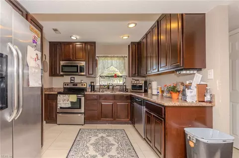 109 Alamo Ct, Hampton, VA 23669 photo 14