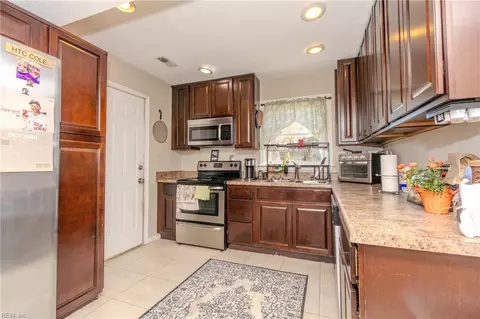 109 Alamo Ct, Hampton, VA 23669 photo 11
