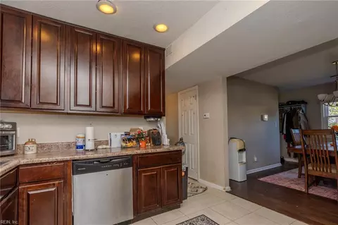 109 Alamo Ct, Hampton, VA 23669 photo 13