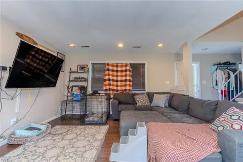 109 Alamo Ct, Hampton, VA 23669 photo 3