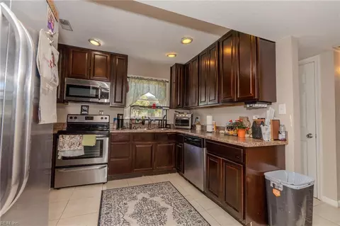 109 Alamo Ct, Hampton, VA 23669 photo 12