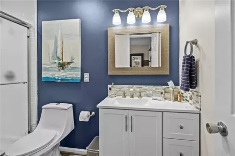 Bath - 2110 E Pembroke Ave, Hampton, VA 23664 photo 2 of 3