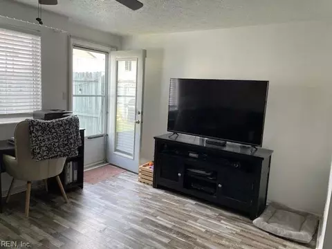 1332 Peabody Dr, Hampton, VA 23666 photo 2