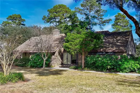2224 Leeward Shore Dr, Virginia Beach, VA 23451