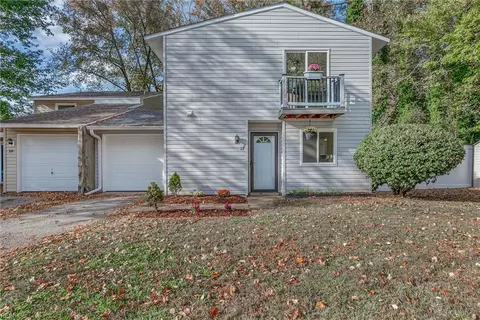 12 Bristol Cir, Chesapeake, VA 23320