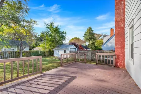 Exterior - 133 Robinson Rd, Hampton, VA 23661 photo 4 of 6