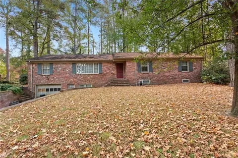 2831 Meadow Wood Dr W, Chesapeake, VA 23321