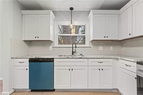 114 Raymond Dr, Hampton, VA 23666 photo 7
