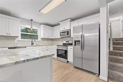 114 Raymond Dr, Hampton, VA 23666 photo 8
