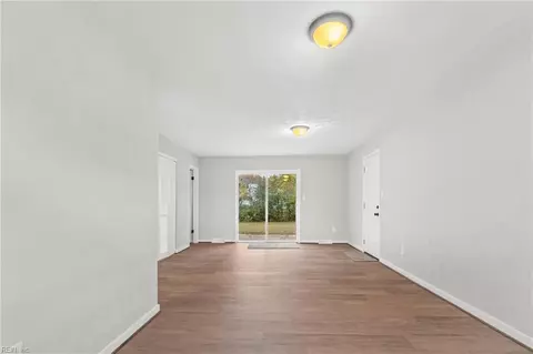 114 Raymond Dr, Hampton, VA 23666 photo 12
