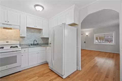 Entry Way - 512 Dixie Dr, Norfolk, VA 23505 photo 1 of 1