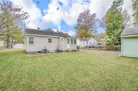 Exterior - 512 Dixie Dr, Norfolk, VA 23505 photo 4 of 5