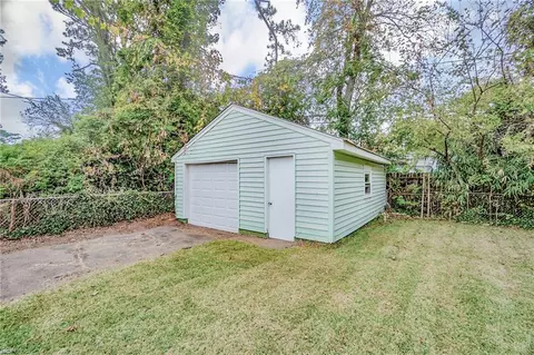 Exterior - 512 Dixie Dr, Norfolk, VA 23505 photo 3 of 5