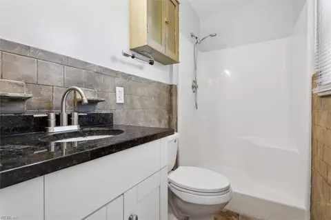 Bath - 3323 Custer Ct, Hampton, VA 23666 photo 1 of 3