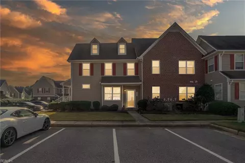 700 Willow Green Ct, Chesapeake, VA 23320