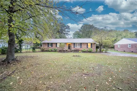 921 Lindale Dr, Chesapeake, VA 23320
