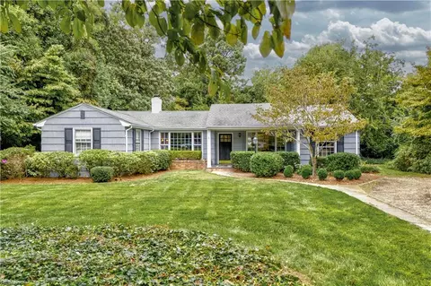 904 Abingdon Rd, Virginia Beach, VA 23451