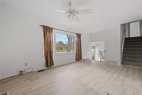 Living - 85 Tide Mill Ln, Hampton, VA 23666 photo 2 of 2