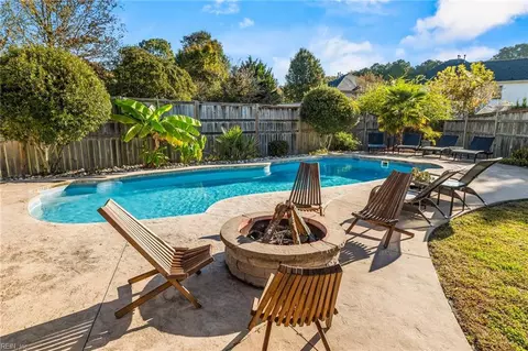 1856 Laurel Oak Ln, Virginia Beach, VA 23453