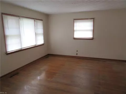 Living - 1219 Pineview Ave, Norfolk, VA 23503 photo 1 of 2