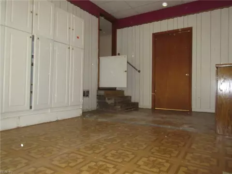 Entry Way - 1219 Pineview Ave, Norfolk, VA 23503 photo 2 of 3