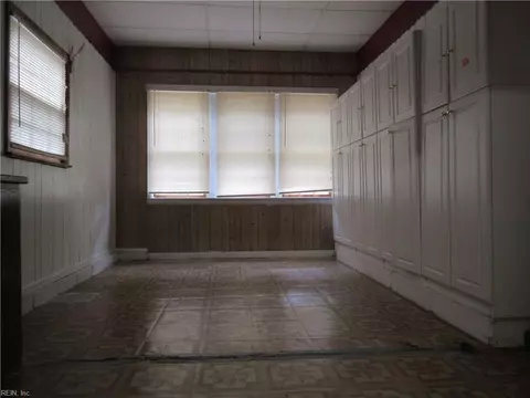 Entry Way - 1219 Pineview Ave, Norfolk, VA 23503 photo 1 of 3
