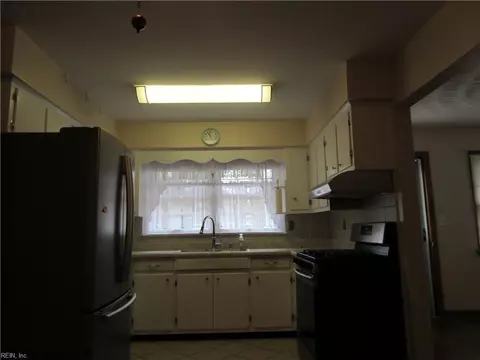 Kitchen - 1219 Pineview Ave, Norfolk, VA 23503 photo 2 of 2
