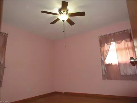 Bedroom - 1219 Pineview Ave, Norfolk, VA 23503 photo 2 of 5