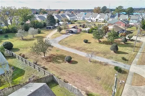 5553 Daniel Smith Rd, Virginia Beach, VA 23462