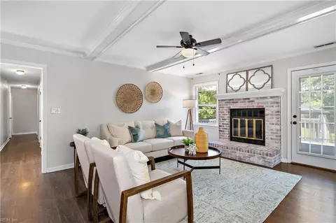33 Wayland Dr, Portsmouth, VA 23703