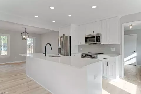 257 Coachman Dr, Chesapeake, VA 23325