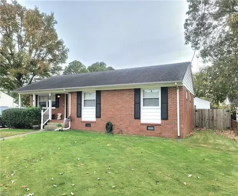 Exterior - 5633 Comanche Rd, Virginia Beach, VA 23462 photo 2 of 3