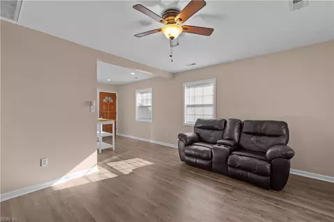 Living - 502 Smiley Rd, Hampton, VA 23663 photo 2 of 3